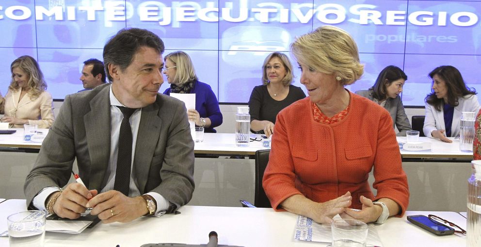 La presidenta del PP de Madrid, Esperanza Aguirre, junto al secretario general, Ignacio González
