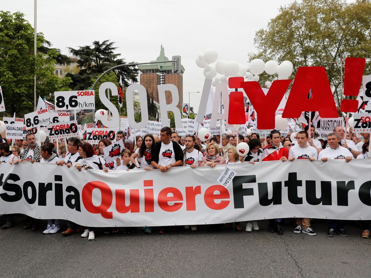 Foto: Una manifestación con miembros de Soria ¡Ya!. (EFE/Chema Moya)