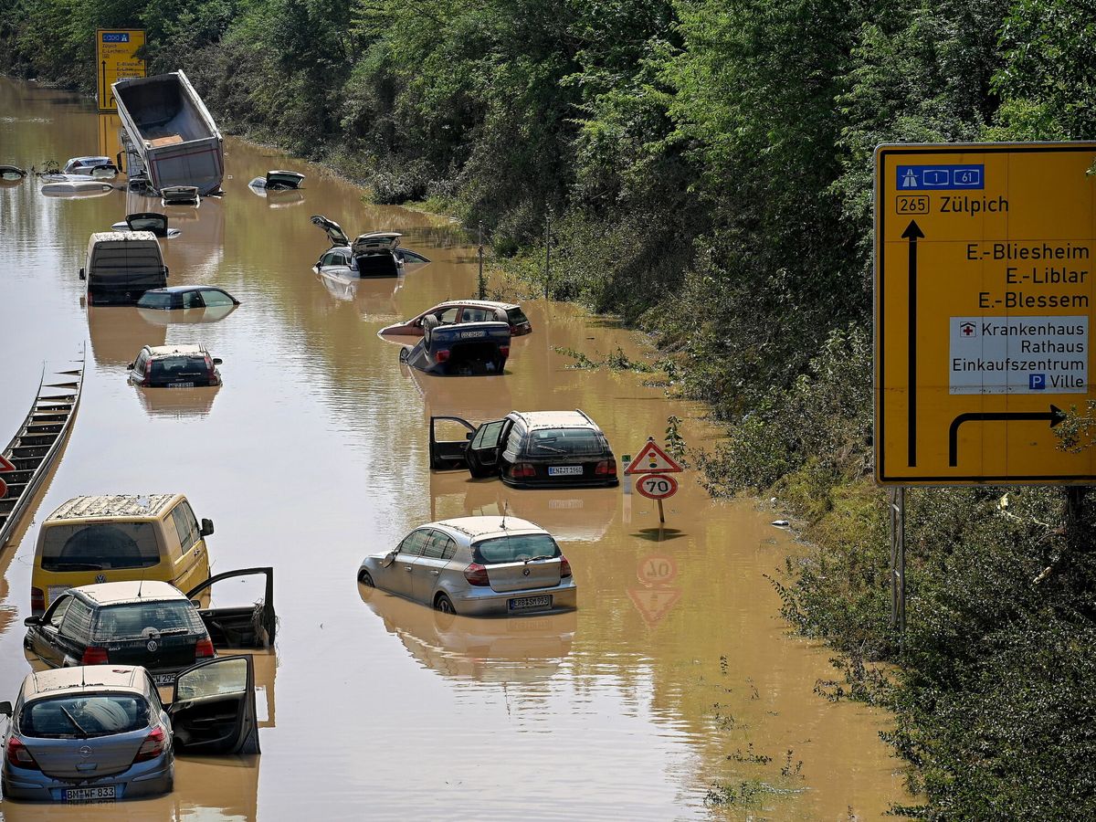 Foto: Una carretera alemana inundada. (Reuters)