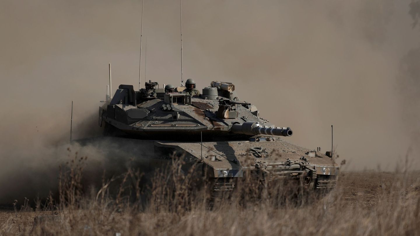 Merkava IV durante unos entrenamientos cercanos a la frontera entre Siria e Israel, en 2021. (EFE/EPA/Atef Safadi) 