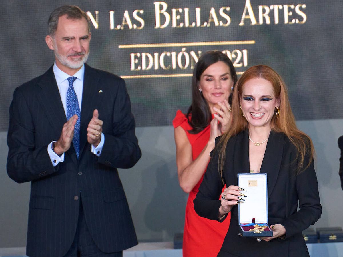 Foto: Ana Locking, cuando ha recibido la Medalla de Oro de parte de los Reyes. (Limited Pictures)