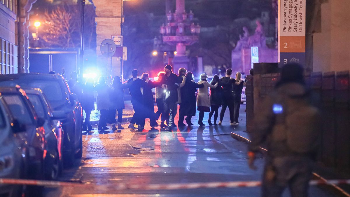 Mueren 15 personas y más de 20 resultan heridas por un tiroteo en una facultad en Praga