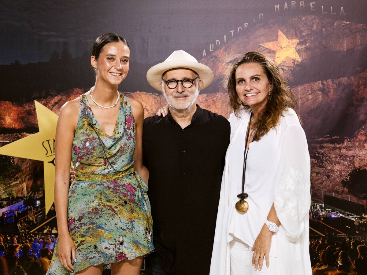 Foto: Victoria Federica, el artista italiano Ludovico Einaudi y la presidenta del festival Starlite, Sandra García-Sanjuán. (Cortesía Starlite)
