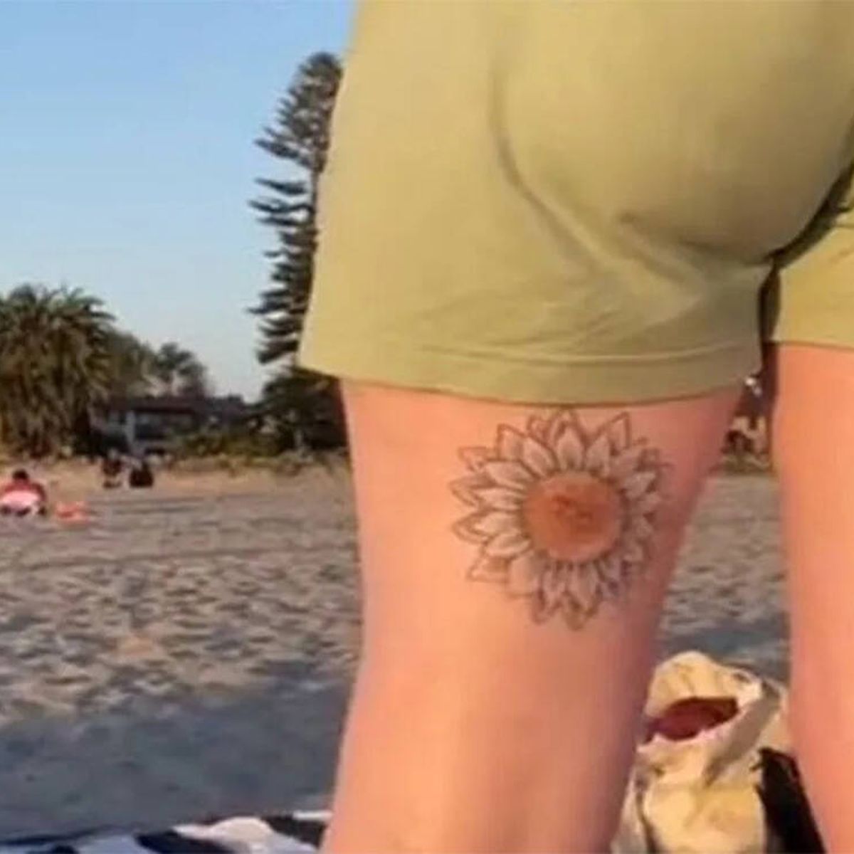 Una joven cambia su mancha de nacimiento por un tatuaje
