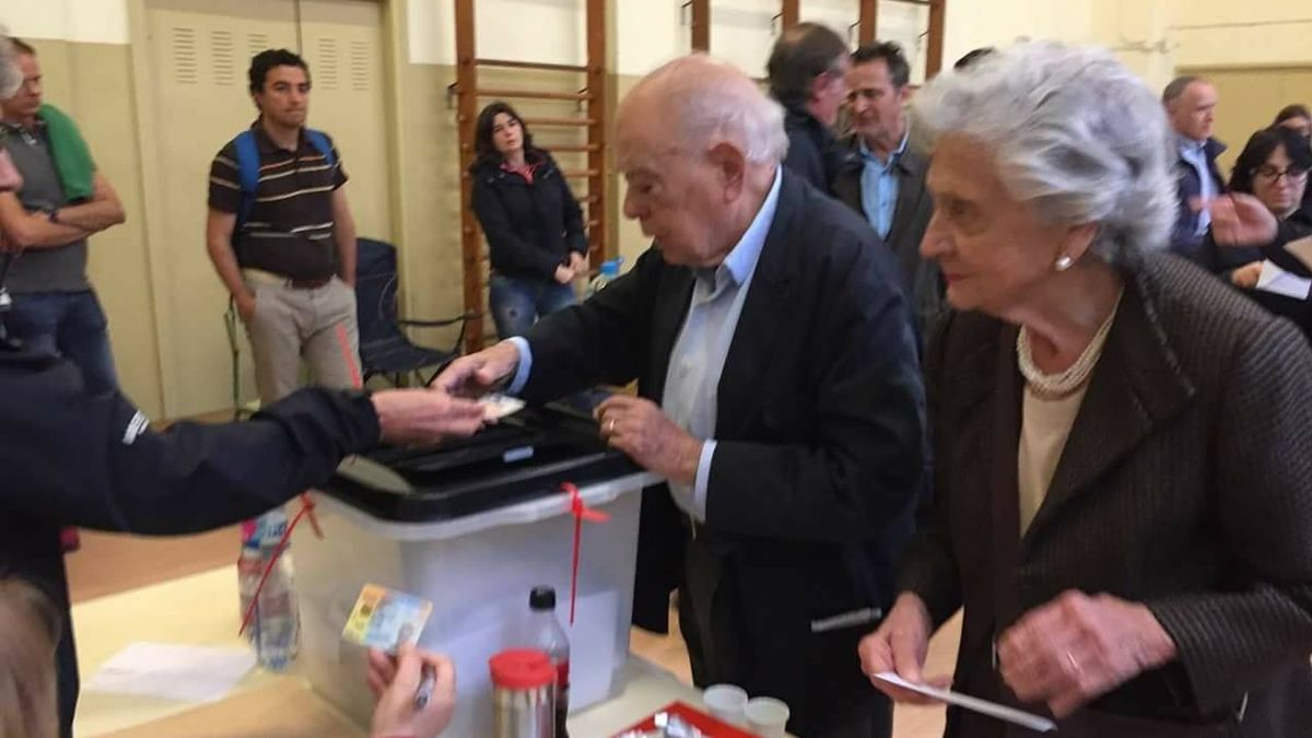 Jordi Pujol y Marta Ferrusola votaron en el referéndum catalán