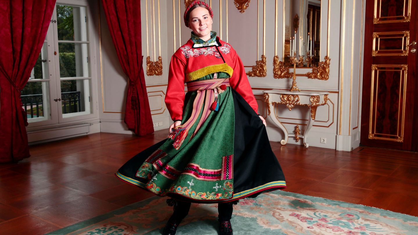 La princesa de Ingrid Alexandra de Noruega, con un traje tradicional. (Reuters)