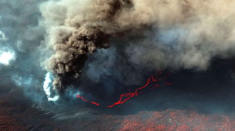 Un nuevo centro eruptivo comienza a emitir cenizas al sureste del cono principal 