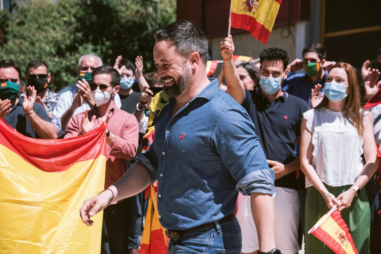Santi Abascal, líder de Vox, en un acto de campaña en País Vasco el verano pasado. (EFE)