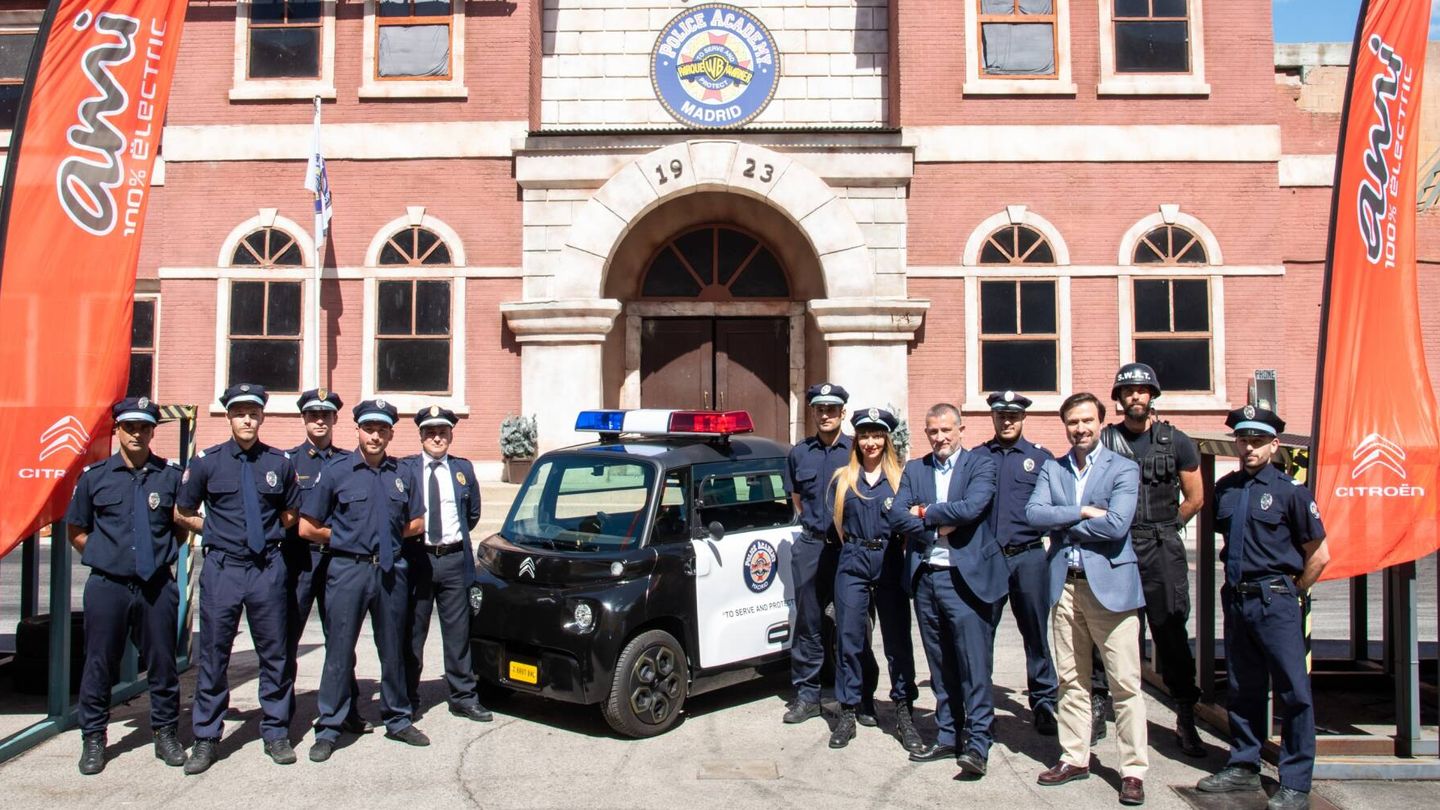 El Ami entregado al Parque Warner es uno de los diez vehículos usados en el espectáculo 'Loca Academia de Policía'.