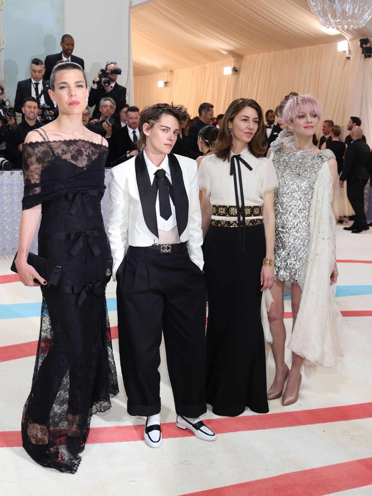 Charlotte Casiraghi, con Kristen Stewart, Sofía Coppola y Marion Cotillard. (EFE)