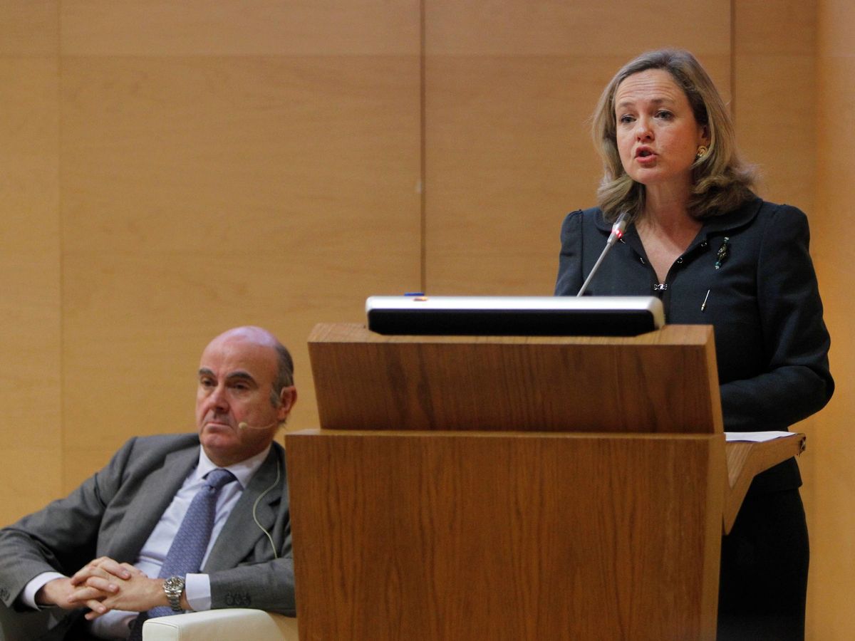Foto: El exministro Luis de Guindos y la ministra de Economía, Nadia Calviño, en una foto de archivo. (EFE)