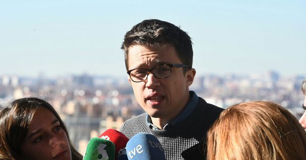 Foto: El candidato de Podemos a la presidencia de la Comunidad de Madrid, Íñigo Errejón, valora ante los medios la actualidad política durante su visita al Planetario.