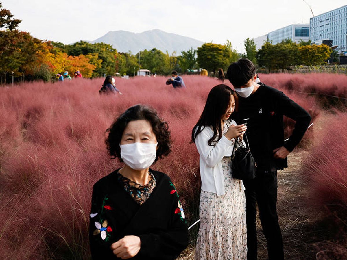 Foto: Gente en un parque de la ciudad de Hanam, en Corea del Sur. (Reuters/Kim Hong-Ji)