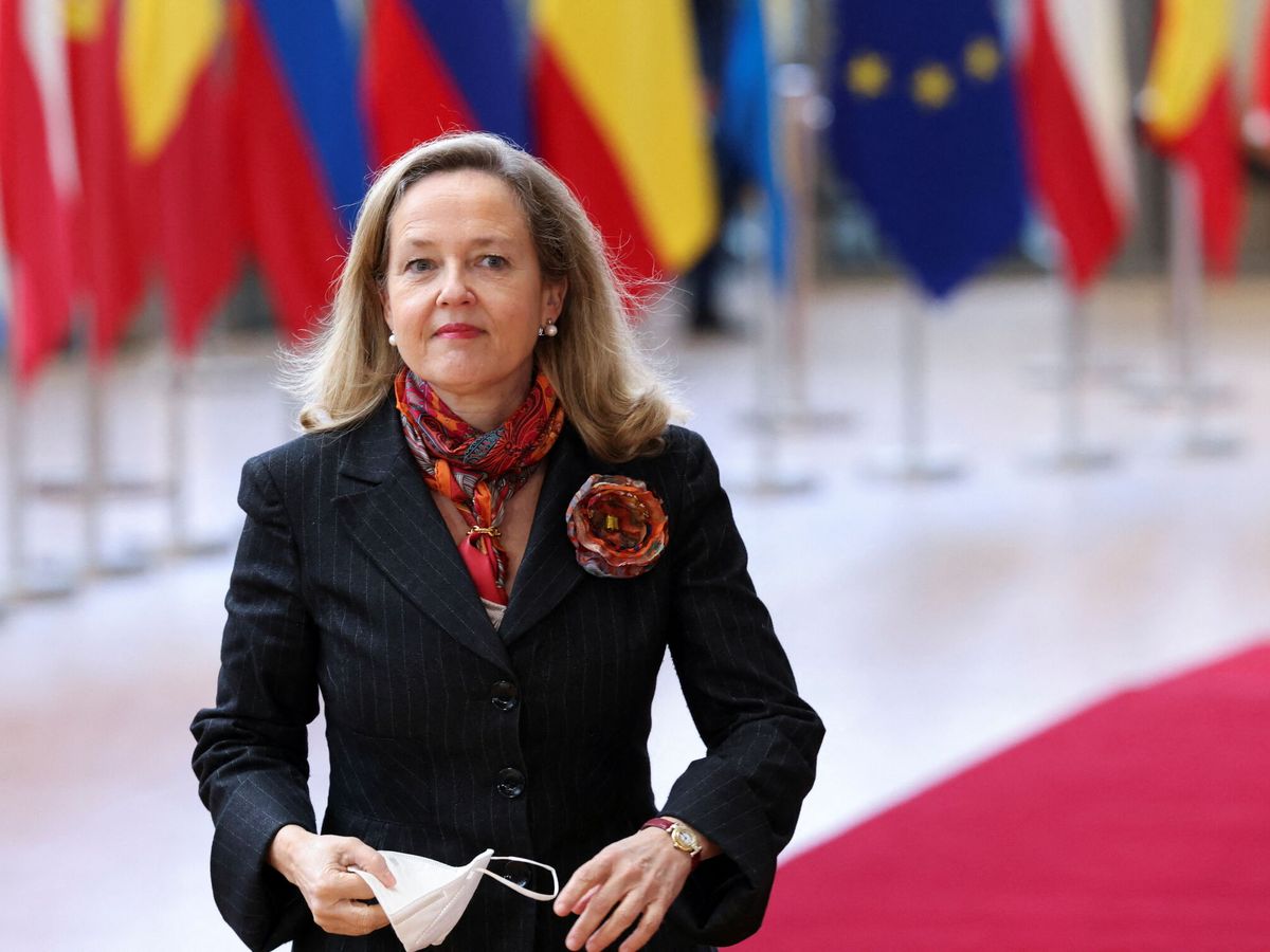 Foto: La vicepresidenta económica, Nadia Calviño, en Bruselas. (Reuters/Yves Herman)