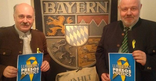 Foto: El partido nacionalista de Bayern está aprovechando la atención mediática al independentismo (a la derecha Florian Weber, su líder).