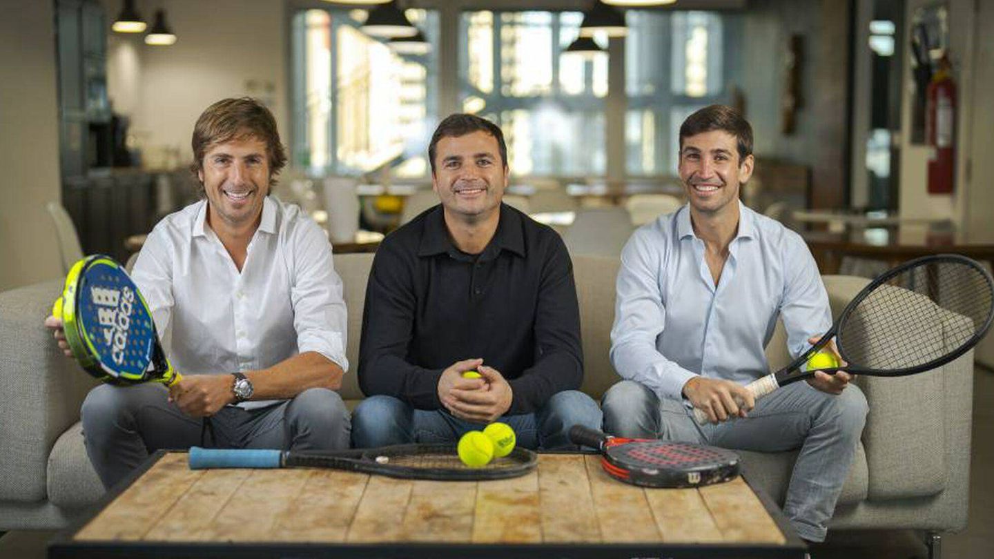 Félix Ruiz (en el centro), junto a dos socios en otra de sus empresas, Playtomic. (Playtomic)