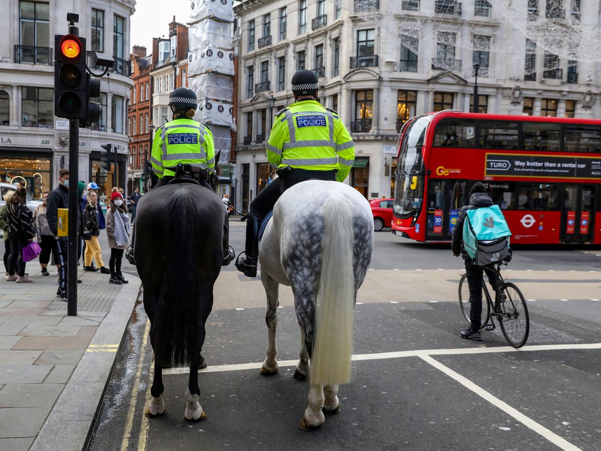 Foto: Dos agentes de la Policía Metropolitana de Londres en una fotografía de archivo. (Reuters/Kevin Coombs) 