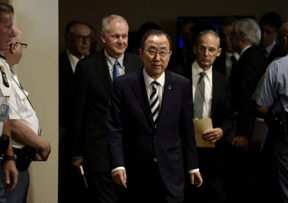 Foto: El secretario general de la ONU, Ban Ki-moon (i), junto al experto químico sueco Ake Sellstrom antes de la presentación del informe (Efe).