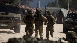 Los sectores de la defensa y la seguridad casi duplican el salario medio en España