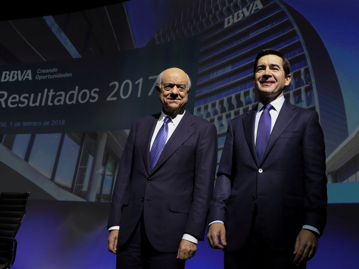 Foto: Francisco González y Carlos Torres, expresidente y presidente de BBVA. (BBVA)