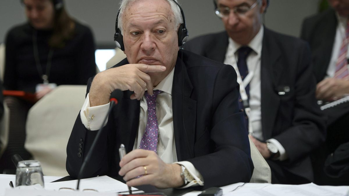 Los siete días de Margallo en la sanidad pública: una hernia... y muchos rumores
