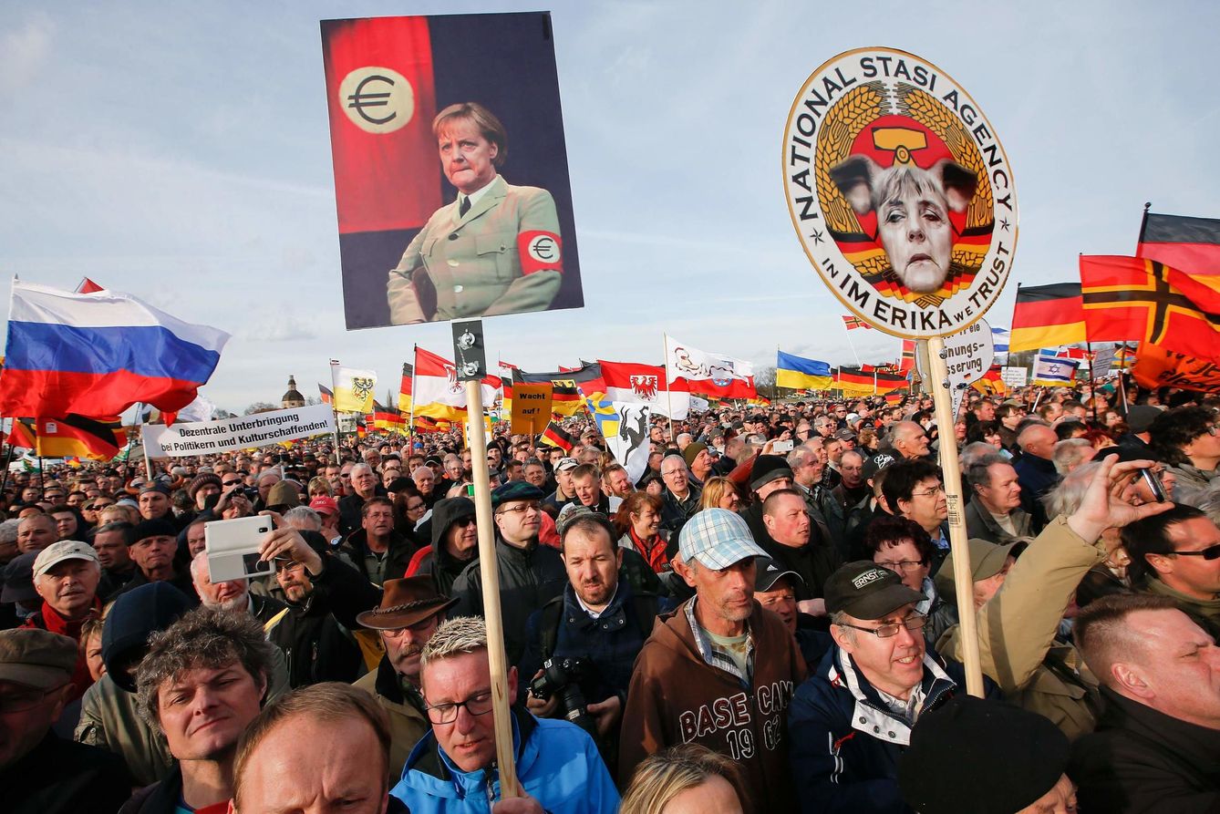 Simpatizantes del movimiento Pegida durante un discurso de Wilders en Dresden (Reuters).