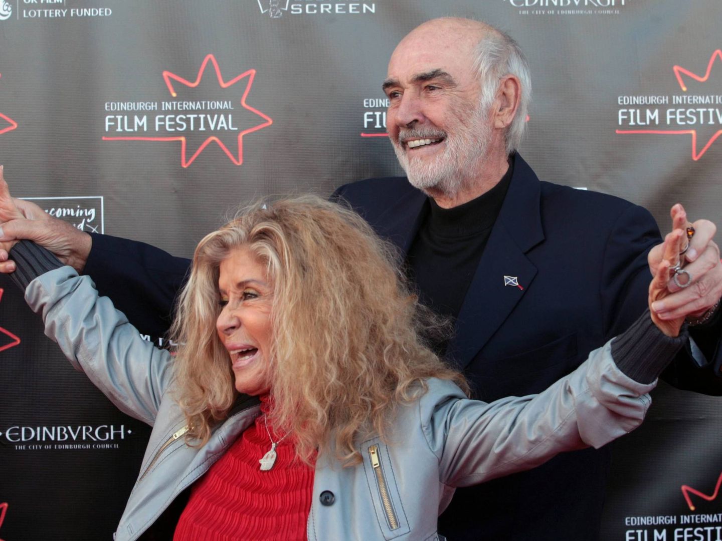 Sean Connery, junto a su mujer. (EFE)