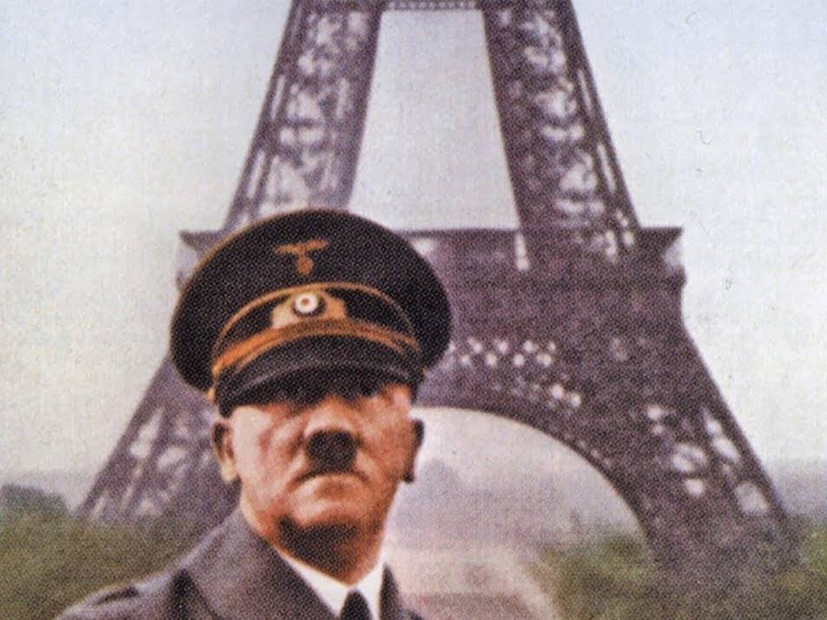 Foto: Hitler tras la toma alemana de París en 1940 posa con la Torre Eiffel a sus espaldas