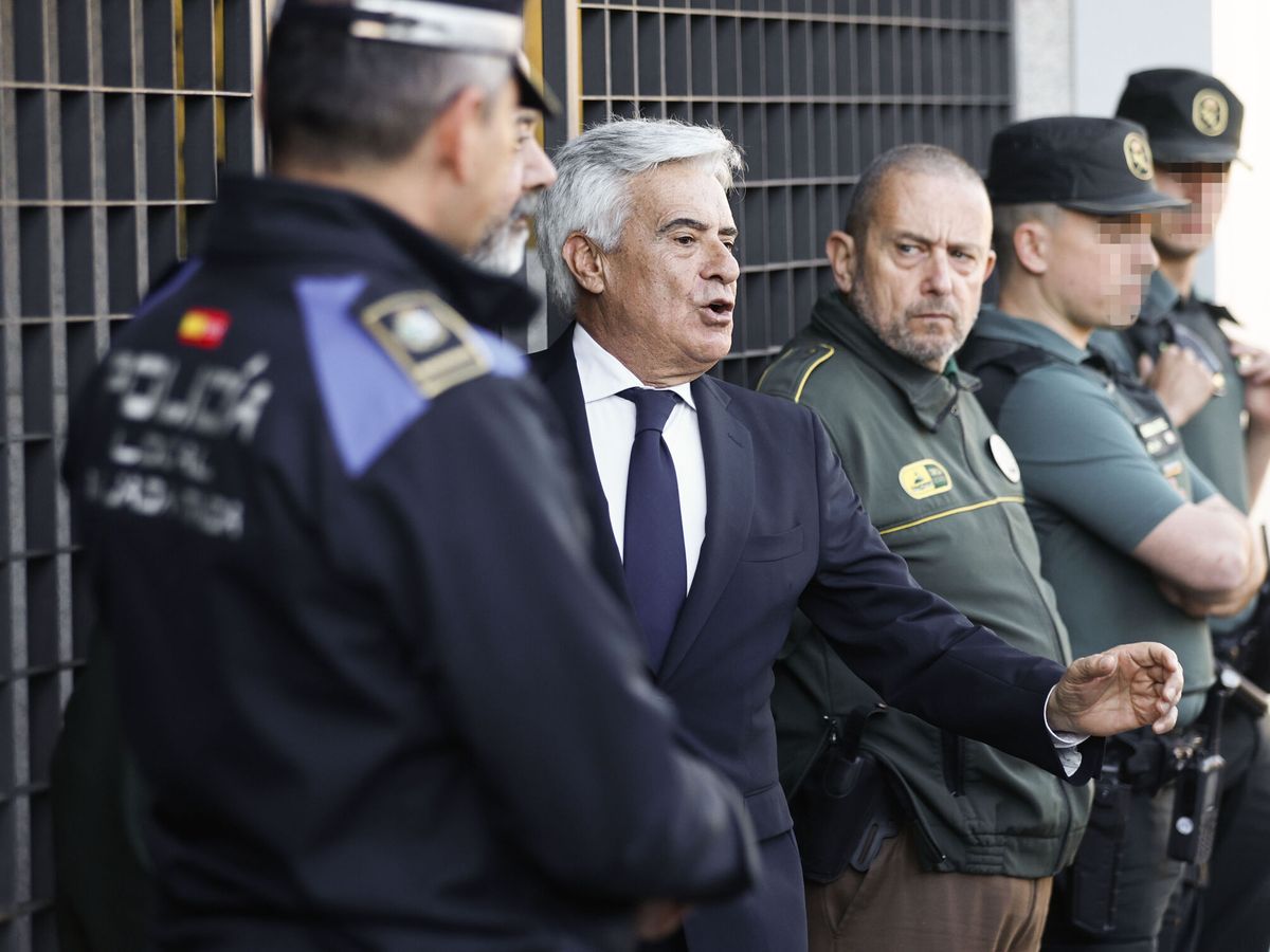 Foto: Pedro Rocha a su llegada al Juzgado. (EFE/Rodrigo Jiménez)