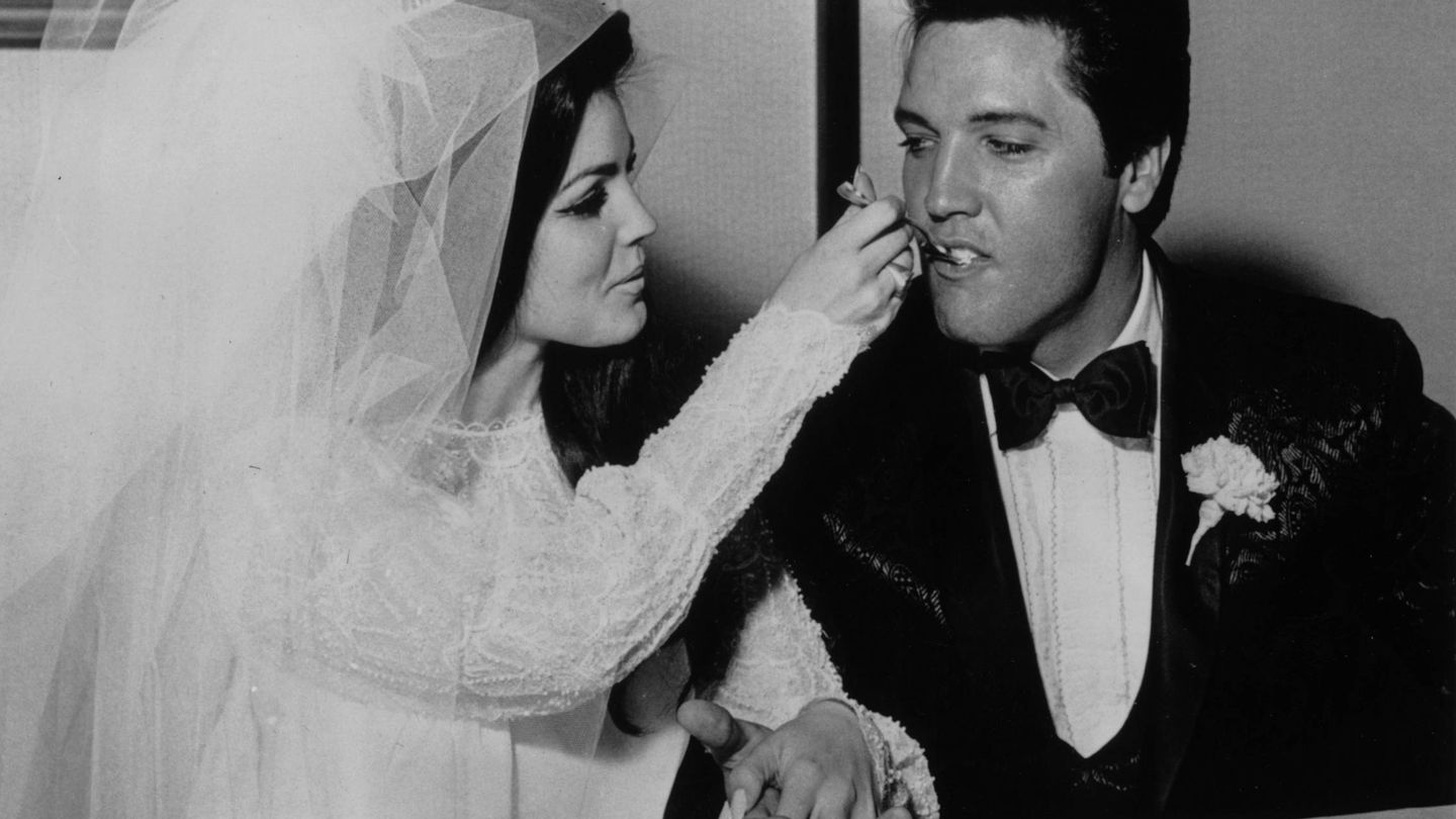 Elvis y Priscilla, el día de su boda en Las Vegas. (Getty)