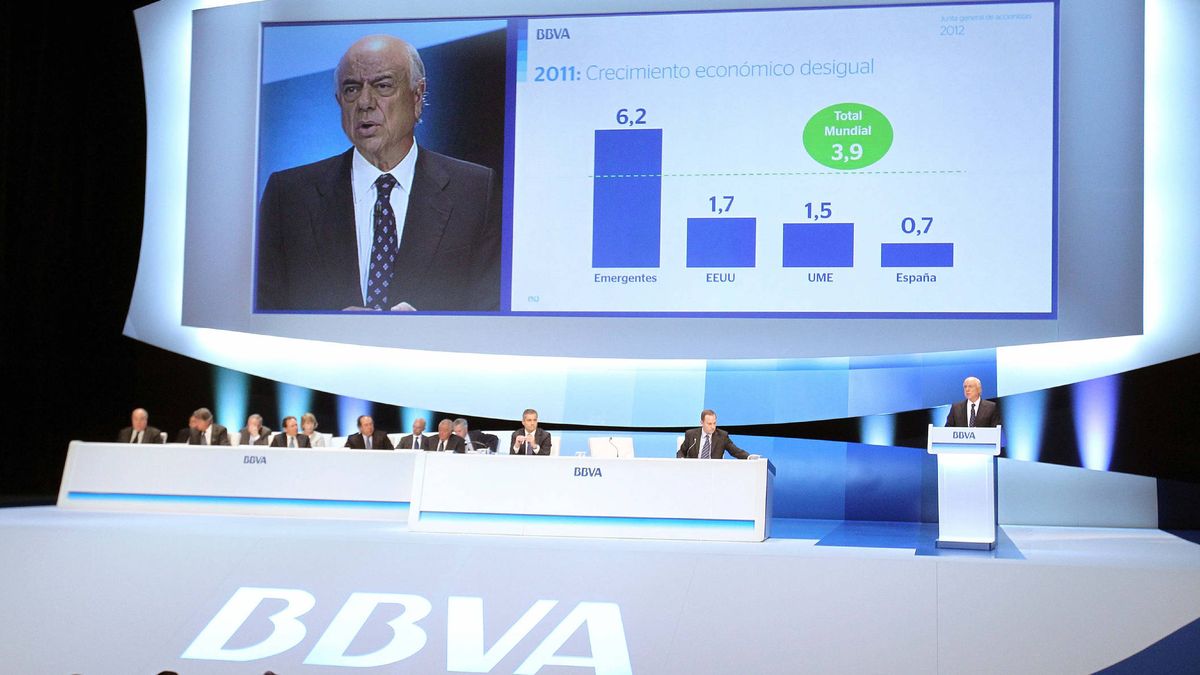 El presidente del BBVA ganó 5,2 millones de euros en 2013, casi el 1% más