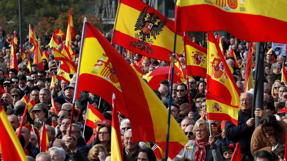 Miles de personas se manifiestan en Madrid por la unidad de España