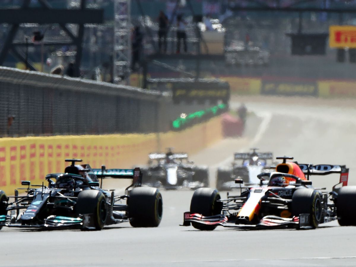 Foto: Accidente tremendo entre Verstappen y Hamilton. (Reuters)