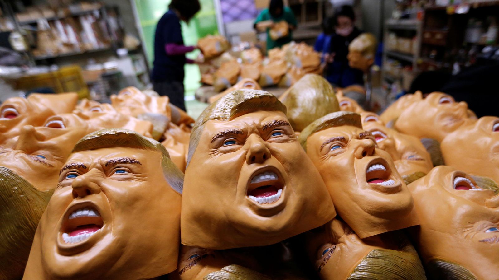 Foto: Varias máscaras con la cara de Donald Trump, presidente electo de Estados Unidos. (Reuters)