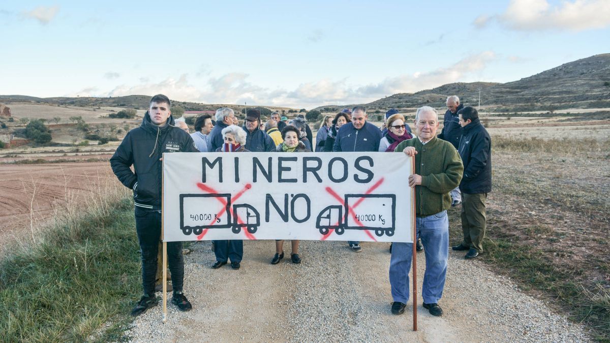  Piedras y barricadas en el Teruel profundo: 13 vecinos se alzan contra una minera