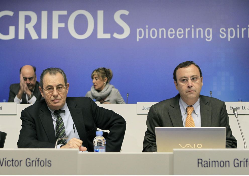 Foto: El presidente y el secretario del consejo de Administración de Grifols, Víctor(i) y Raimón Grifols(d). (EFE)