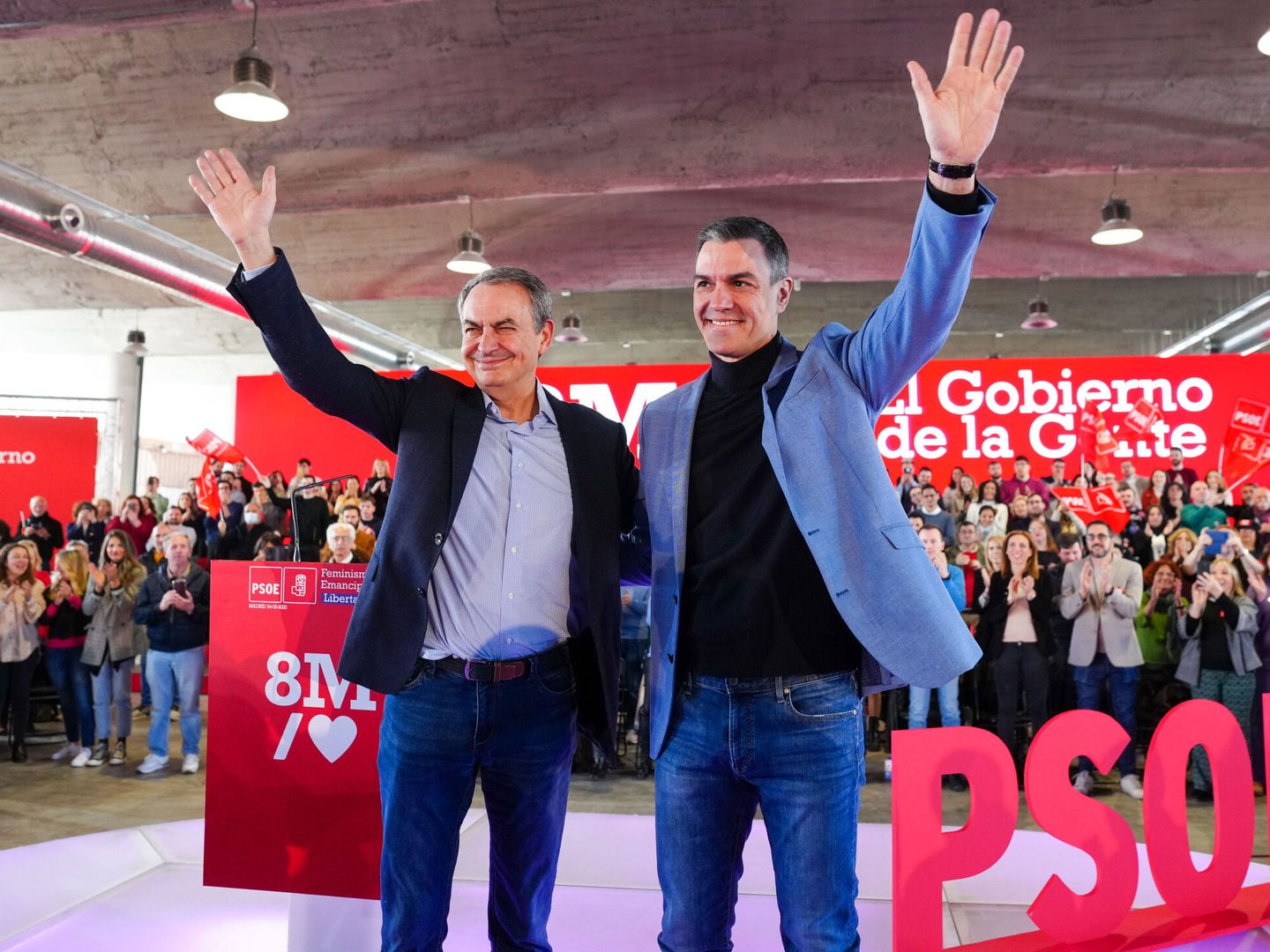 Pedro Sánchez junto a José Luis Rodríguez Zapatero. (EFE/Borja Sánchez Trillo)