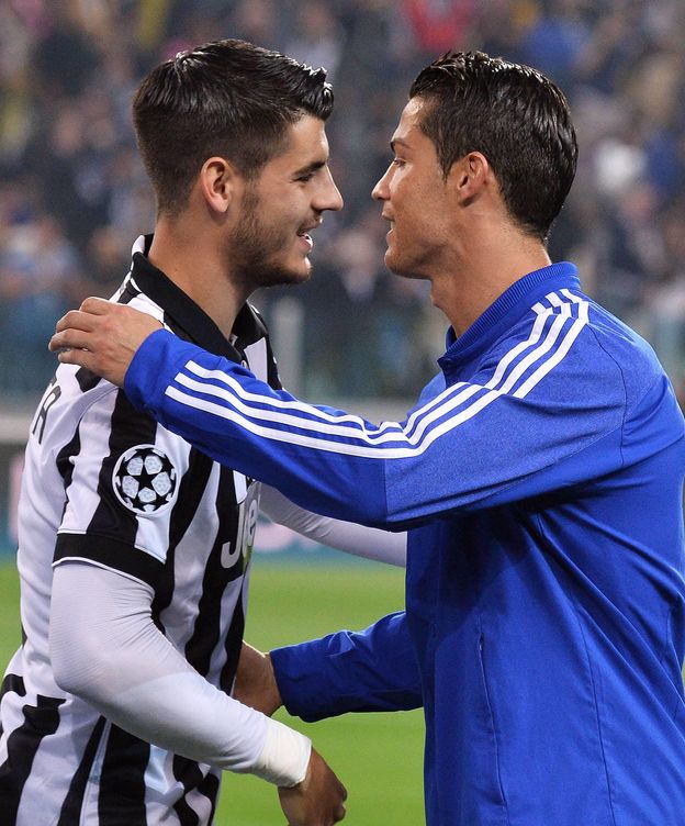Foto: Saludo entre Morata y Cristiano en el partido de ida de semifinales . (Imago)