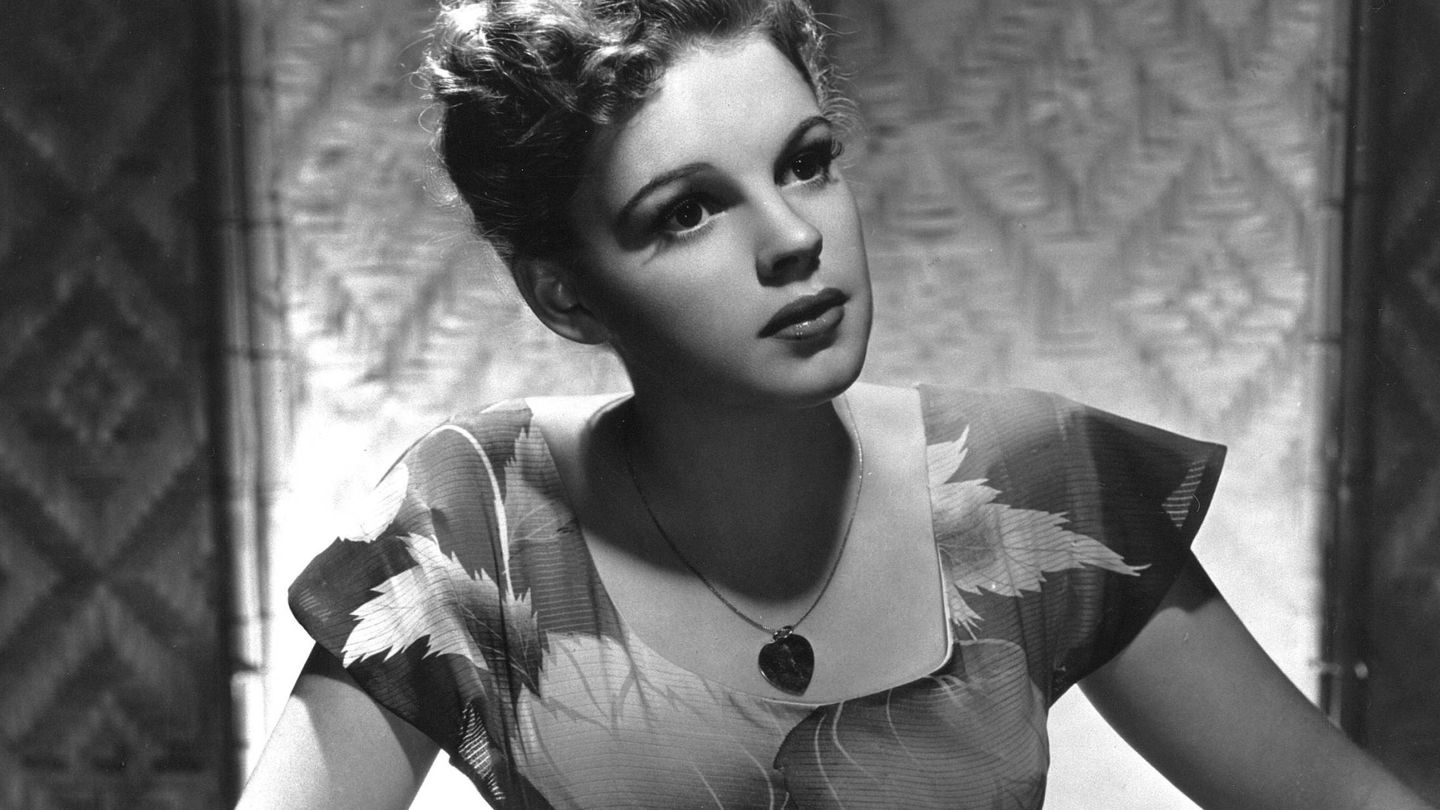 Judy Garland en una foto de estudio. (Cordon Press)
