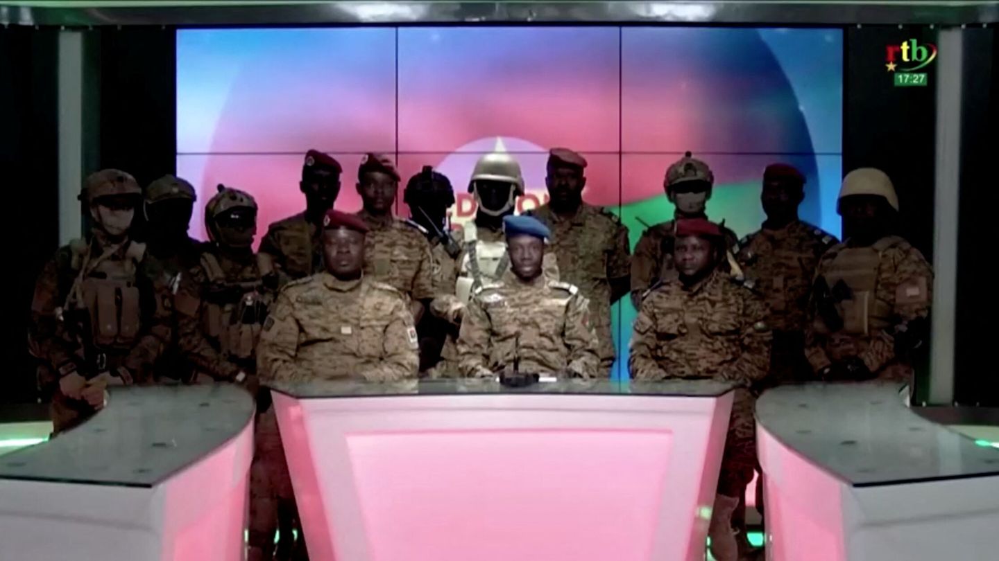 Proclamación televisada del éxito del golpe de Estado del Movimiento Patriótico de Salvaguardia y Restauración (MPSR). (Reuters)