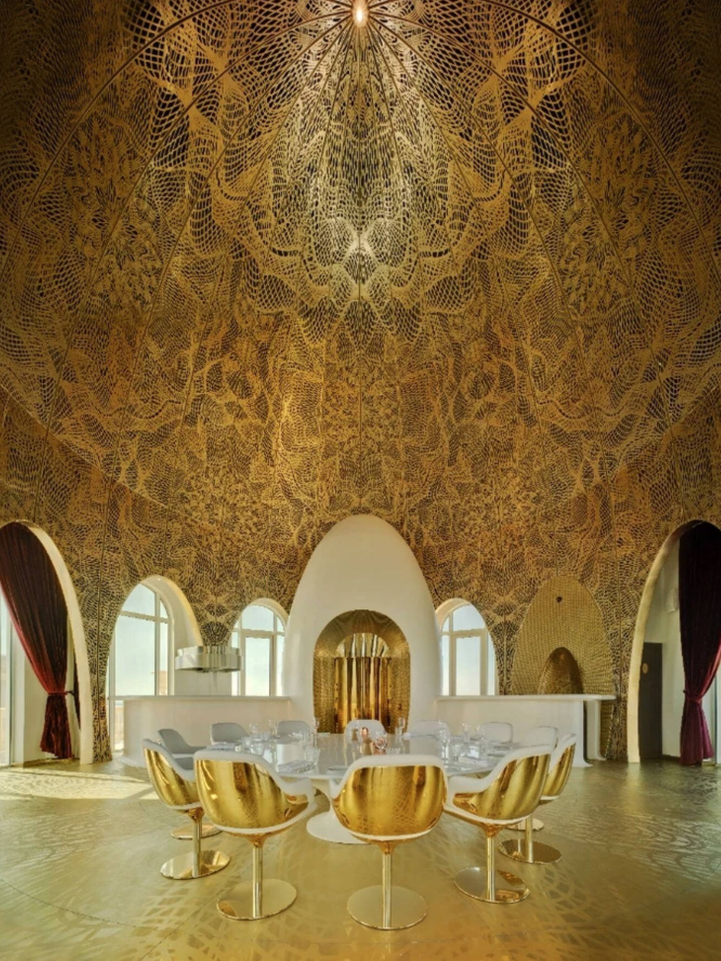 Interior del restaurante Mix de Alain Ducasse en el hotel Kempinski de Dubái diseñado por Clavel. (David Frutos)