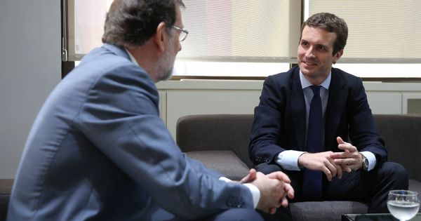 Foto: El nuevo líder del PP, Pablo Casado, en su reunión de este lunes con Mariano Rajoy. (Foto: Partido Popular)