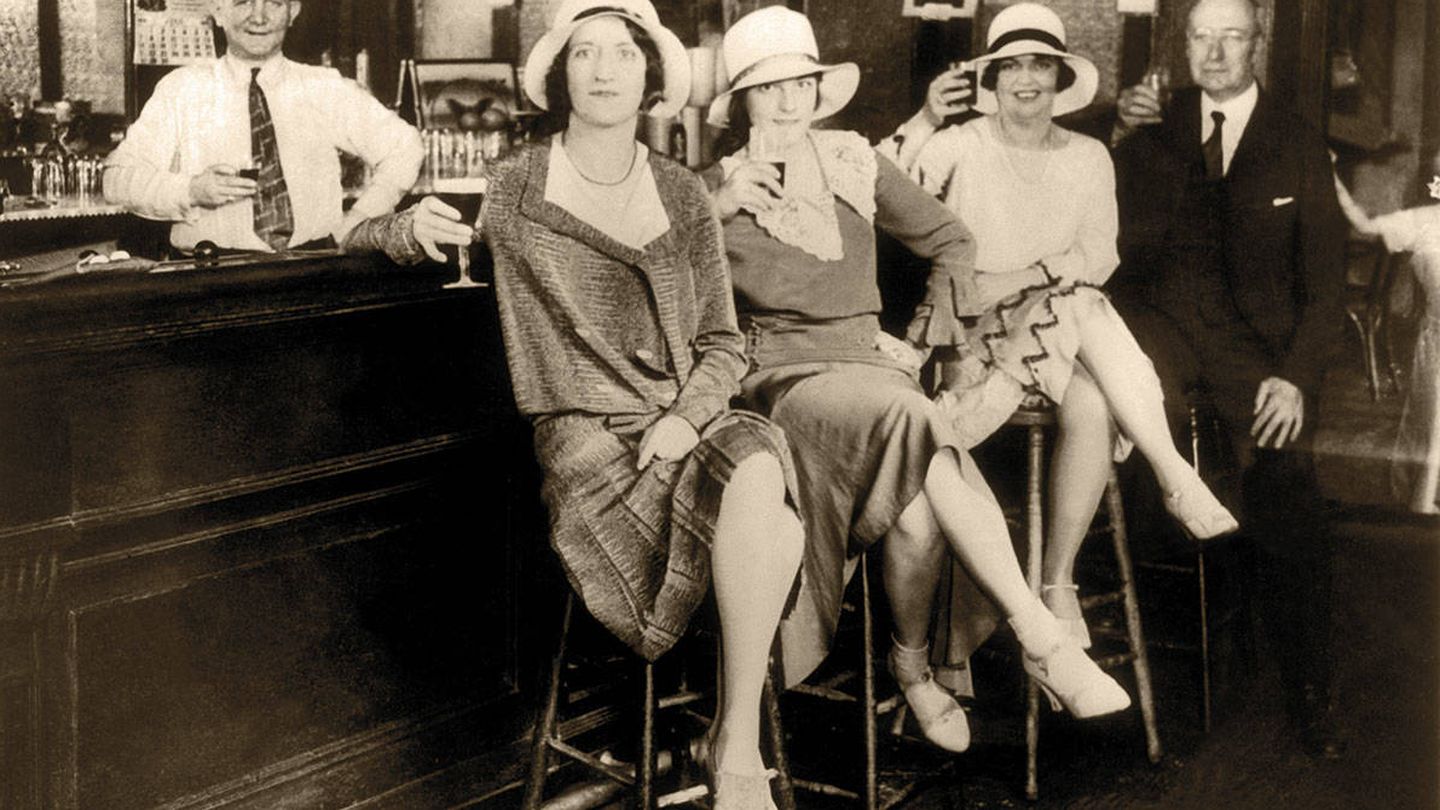 Mujeres bebiendo en Estados Unidos durante la Ley Seca