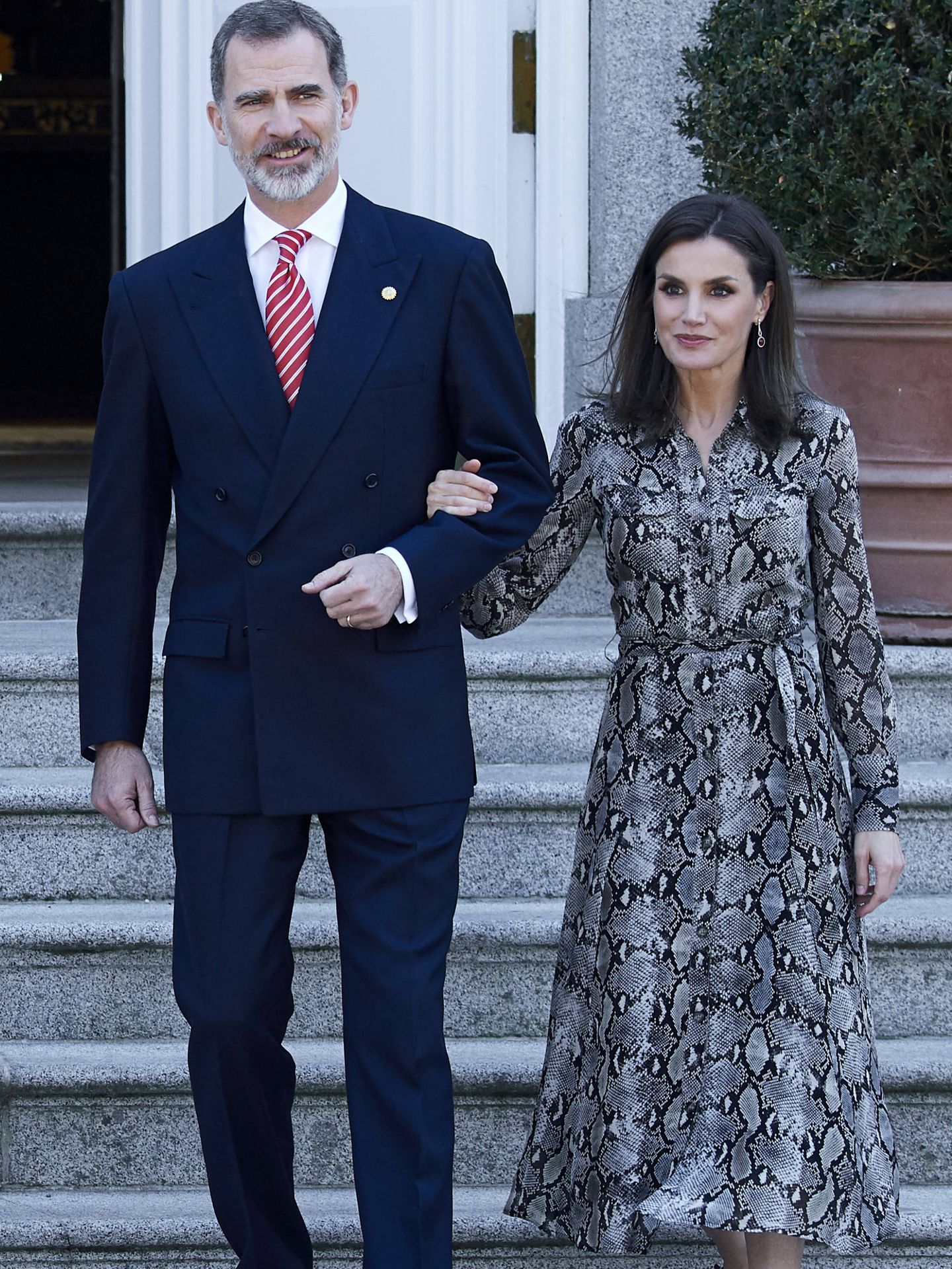 La reina Letizia, con un vestido de Massimo Dutti. (Getty)