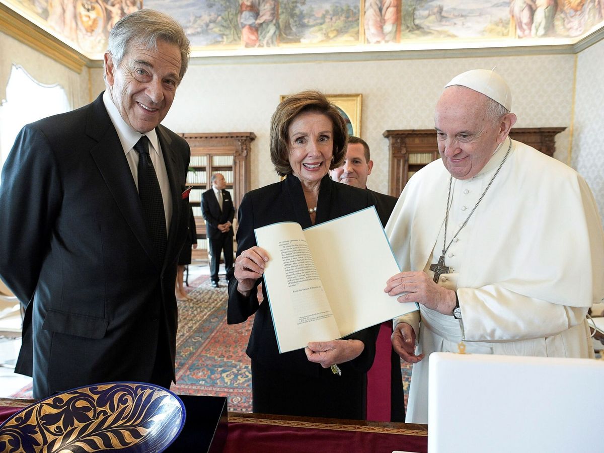 Foto: Paul y Nancy Pelosi durant su visita al Vaticano en 2021. (EFE/Vatican Media)