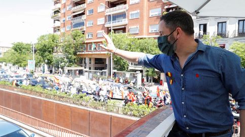 Santiago Abascal viste 'made in Spain': de su camisa denim a la sahariana del vídeo viral