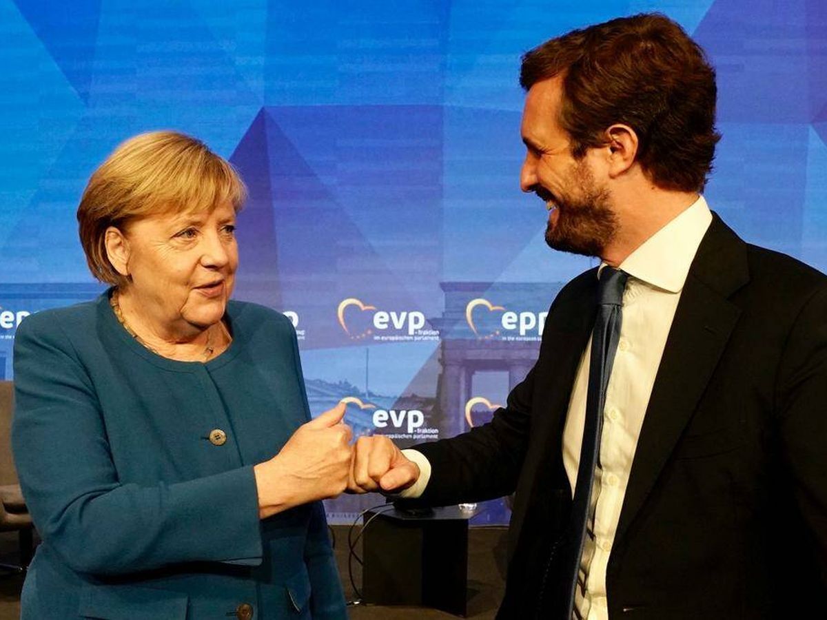 Foto: Pablo Casado junto a Angela Merkel en Berlín. (David Mudarra)