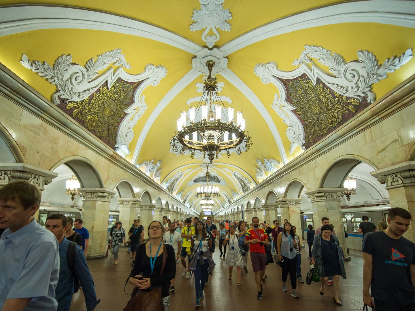 El Metro de Moscú, también conocido como 'palacio del pueblo'. (EFE)