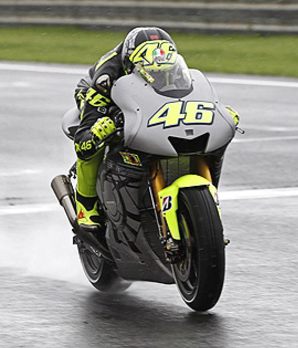 Foto: Valentino Rossi y la lluvia, eclipsan y anulan el estreno de Márquez en MotoGP