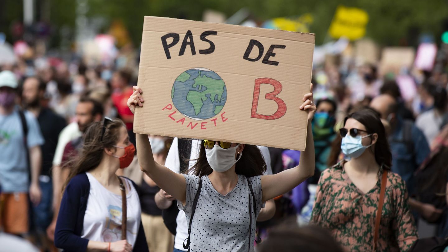 Los científicos se unen a las protestas ciudadanas por el clima. (EFE/Ian Langsdon)